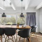 Casa vacanze Four-bedroom With A Fireplace In
