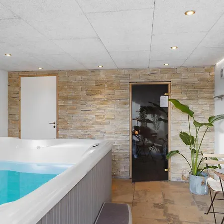 Holiday home 4 Bedroom In Romo *